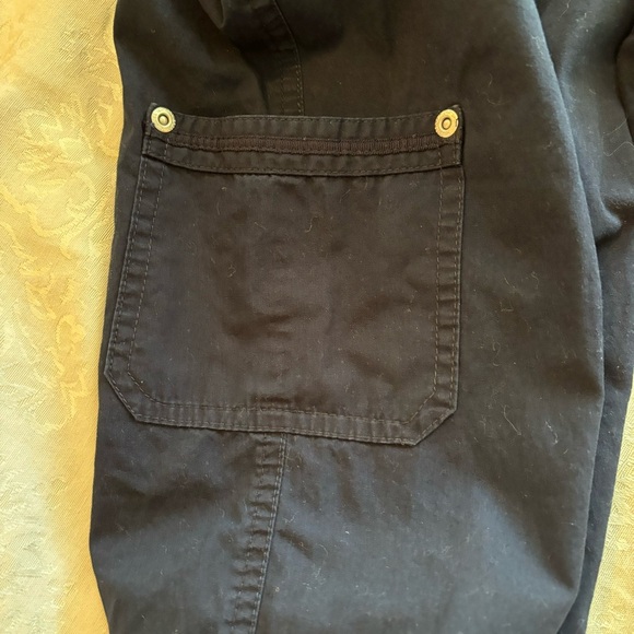 ❤️2/$15❤️ or 3/$21 ❤️ Jones  New York Navy Blue Cargo Capris, Size 16 - Picture 10 of 10